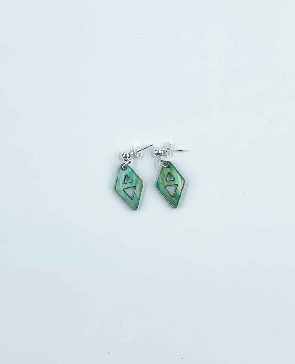 Pendientes geométricos de resina verde marmolada